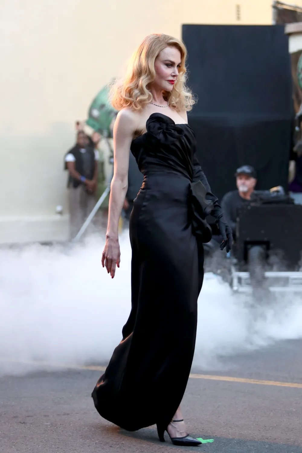 Nicole Kidman exuded old Hollywood glamor on the runway amidst a Keith Urban split