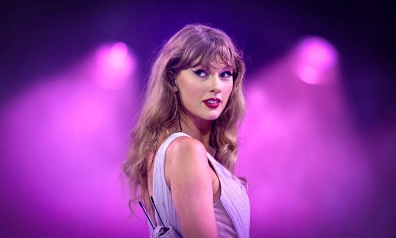Taylor Swift fans accuse singer of using AI in her.jpg