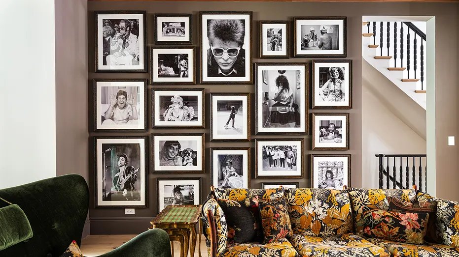 The sitting room also features a gallery wall.