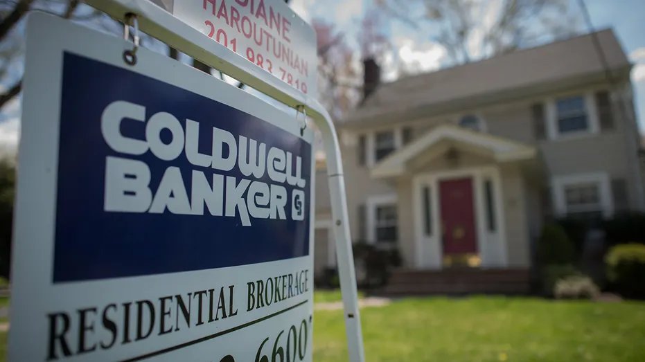 A "For sale" Log in oradell, new jersey.