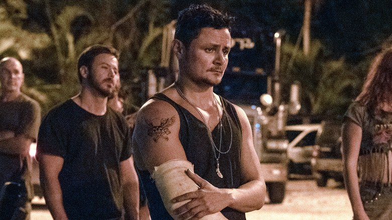 Mo holds a cast and a look of pain in his eyes at the Road House