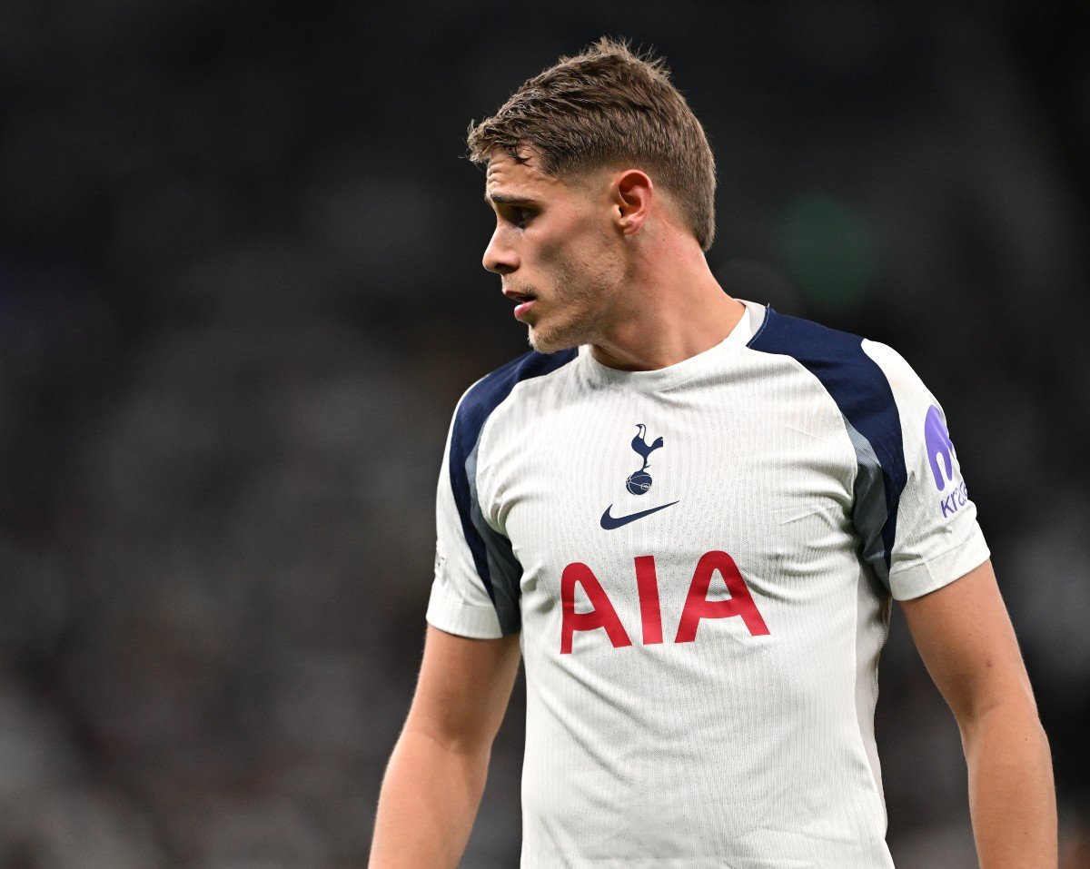 Mickey van de Ven, Tottenham player