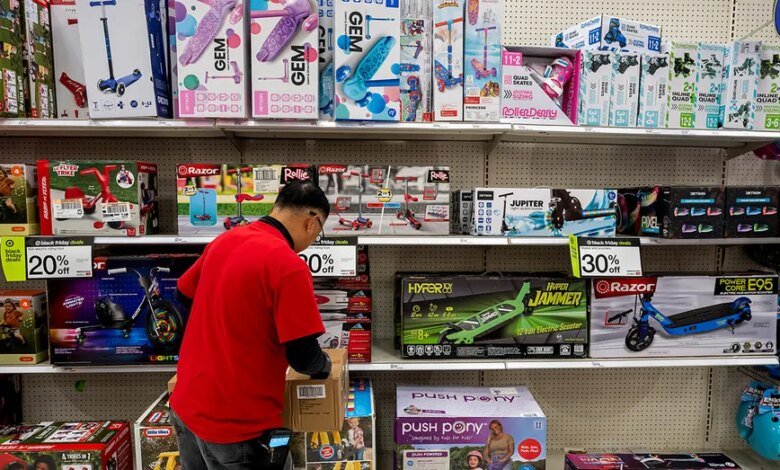 1764357016 Record 64B Thanksgiving Day online spending driven by discounts.jpg