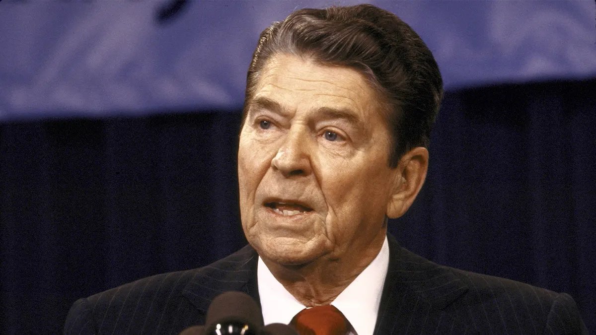 Reagan witnessed taking questions from the media during the Iran-Contra scandal