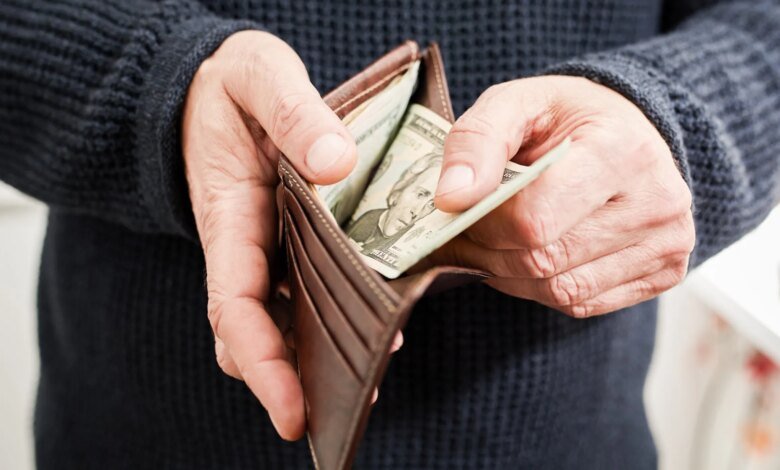 1764449016 The real poverty line should be 140000 Wall Street strategist.jpg