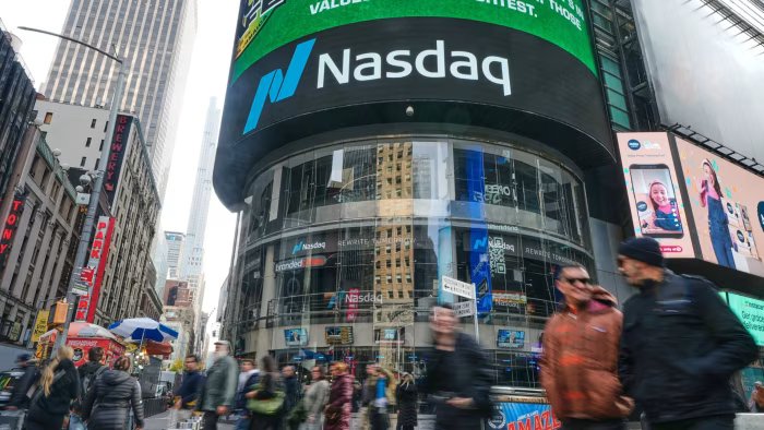 Wall Street stocks slide as tech jitters return.jpg