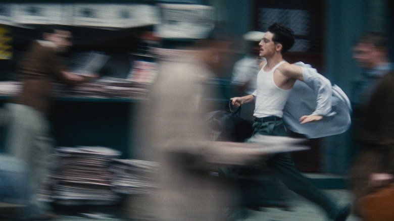 Marty runs through the streets of New York in Marty Supreme