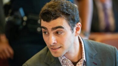 1764617904 Luigi Mangione watches footage of cops approaching him at Altoona.jpg