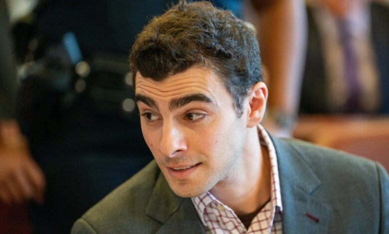 1764617904 Luigi Mangione watches footage of cops approaching him at Altoona.jpg