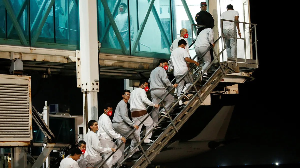 Venezuelan migrants airlifted from Guantanamo Bay via Honduras