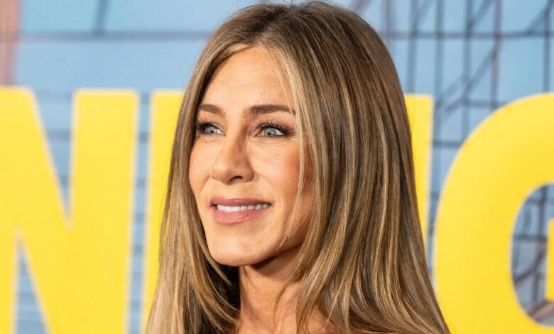 1765729214 Jennifer Aniston Happy To Spend The Holidays With Hypnotist Boyfriend.jpg