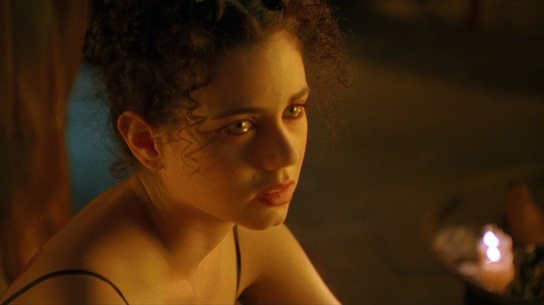 Sarah cries in yellow light in The Crow: City of Angels