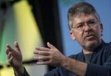Apple replaces head of AI with executive poached from Microsoft.jpg