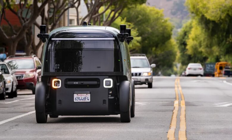 Zoox issues software recall over lane crossings.jpg