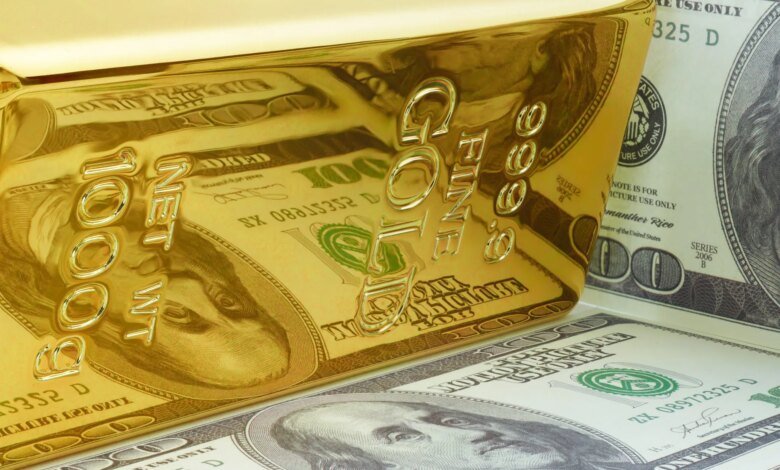 1768787148 Dollar sinks as Trumps new tariffs raise fears about US.jpg