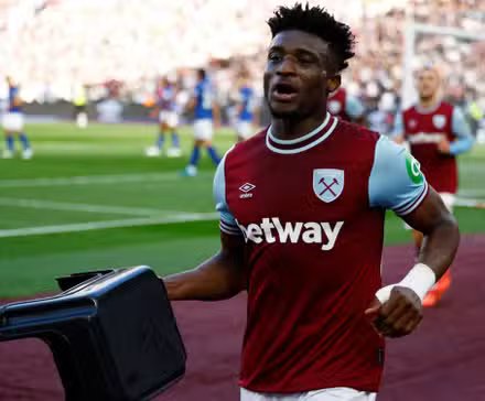 Muhammad Quddus celebrates with West Ham