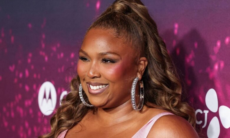 1769177531 Lizzo Begs Blogs To Take Down Pics Of Her In.jpg